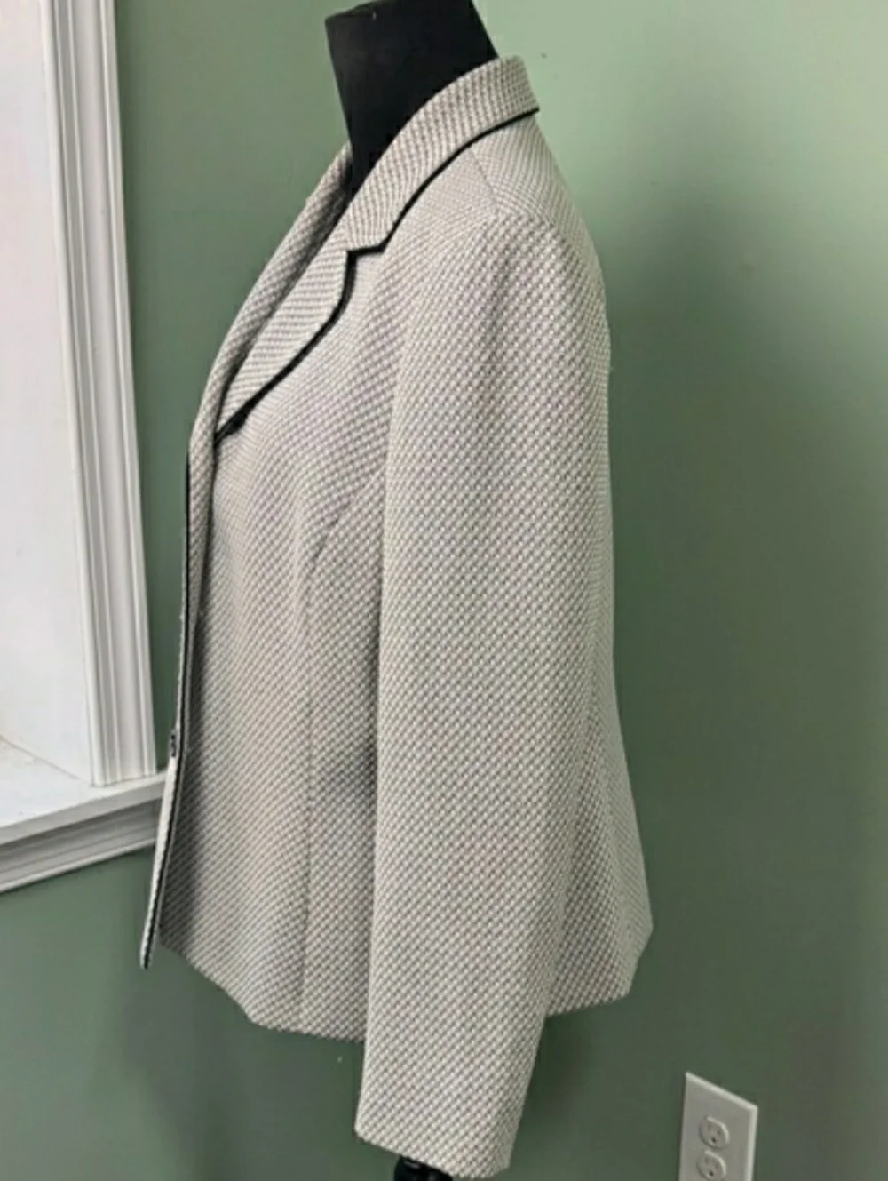 Evan Picone Cream Textured Blazer with Black Piping, Size 18